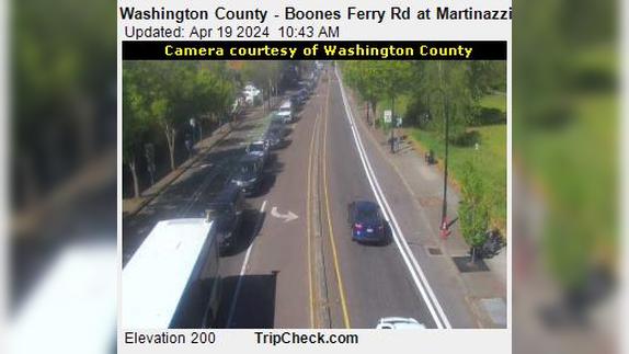 Traffic Cam Tualatin: Washington County - Boones Ferry Rd at Martinazzi Ave Player