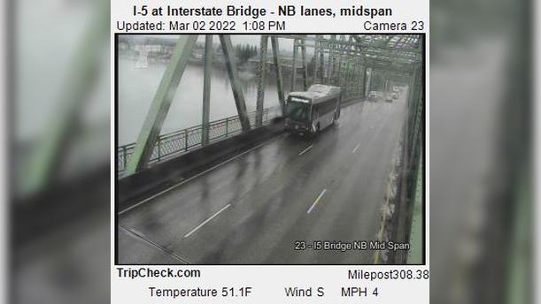 Traffic Cam Portland: I-5 at Interstate Bridge - NB lanes, midspan Player