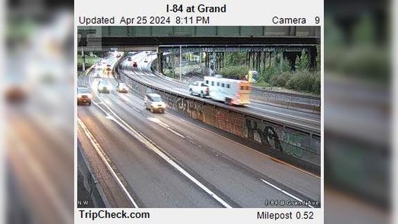 Traffic Cam Portland: I-84 at Grand Player