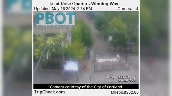 Traffic Cam Portland: I-5 at Rose Quarter - Winning Way Player