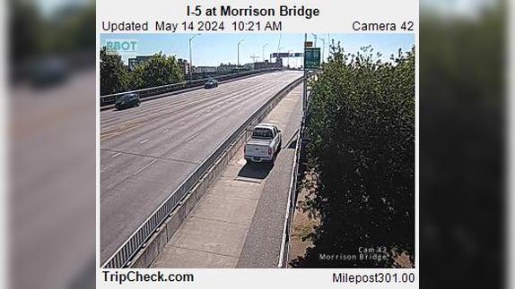 Traffic Cam Portland: I-5 at Morrison Bridge Player