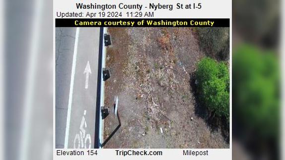 Traffic Cam Tualatin: Washington County - Nyberg St at I-5 Player