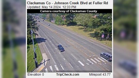 Traffic Cam Rivergrove: Clackamas Co - Johnson Creek Blvd at Fuller Rd Player