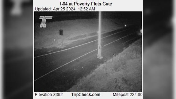 Traffic Cam Umatilla: I-84 at Poverty Flats Gate Player