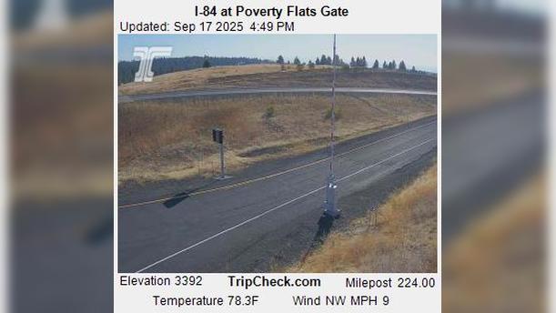 Traffic Cam Umatilla: I-84 at Poverty Flats Gate Player