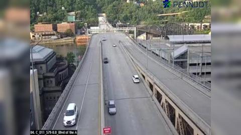 Traffic Cam Bluff: I-579 @ BLVD OF THE ALLIES Player