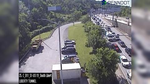 Traffic Cam Beltzhoover: PA 51 @ LIBERTY TUNNEL Player