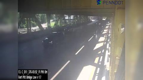 Traffic Cam South Shore: I-376 @ MM 69.92 (FT PITT BRIDGE- LOWER DECK #17) Player