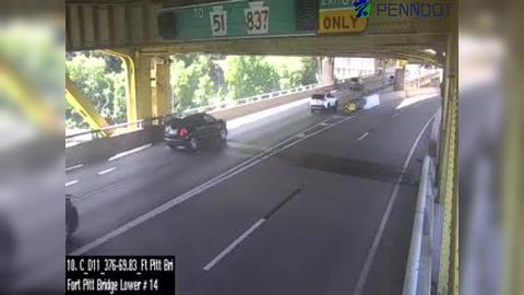 Traffic Cam South Shore: I-376 @ MM 69.83 (FT PITT BRIDGE_PA 837 NORTH EAST CARSON ST/WEST END - LOWER DECK #14) Player