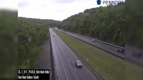 Traffic Cam Sewickley Hills: I-79 @ MM 69 (RED MUD HOLLOW RD) Player