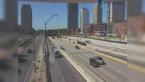 Traffic Cam Philadelphia: S COLUMBUS BLVD NB @ CHESTNUT ST Player