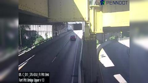 Traffic Cam South Shore: I-376 @ MM 69.8 (FT PITT BRIDGE - LOWER #13) Player
