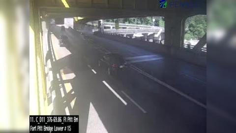 Traffic Cam South Shore: I-376 @ MM 69.86 (FT PITT BRIDGE - LOWER DECK #) Player