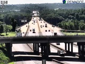 Traffic Cam Summerdale: I-81 @ EXIT 65 (US 11/US 15 ENOLA/MARYSVILLE) Player