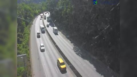 Traffic Cam Lower Merion Township: I-76 @ MM 333.5 (CONSHOHOCKEN CURVE/EAST OF PA) Player