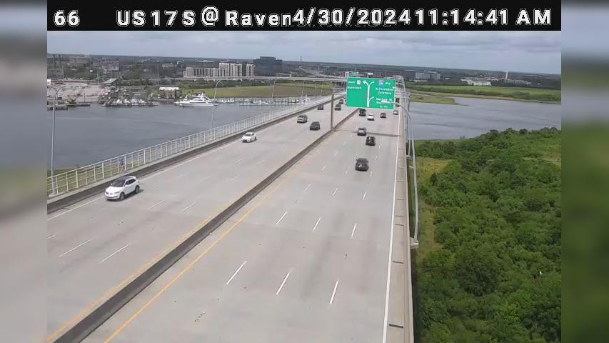 Traffic Cam Charleston: US 17 S Ravenel Bridge @ MM 32.8 Player