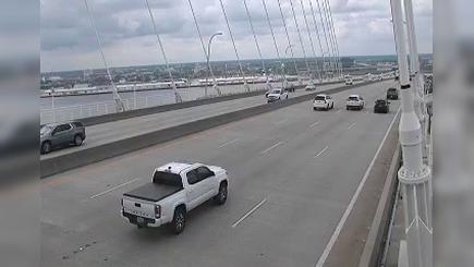 Traffic Cam Charleston: US 17 S Ravenel Bridge - Tower - Lower Player