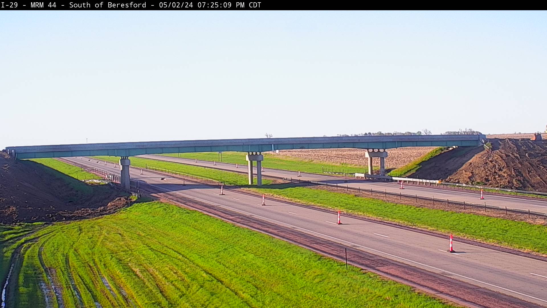 Traffic Cam 2 miles south of town along I-29 @ MP 44 - North Player