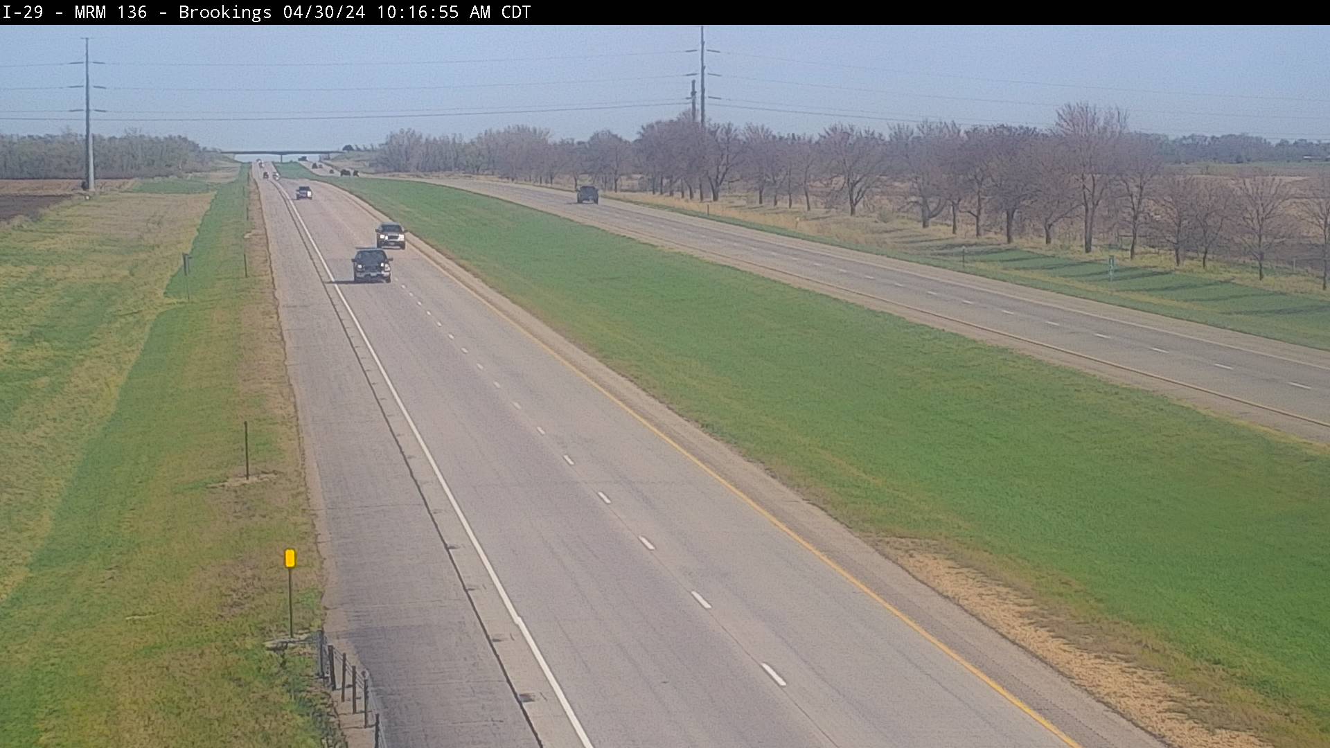 Traffic Cam North of town along I-29 @ MP 135.9 - North Player