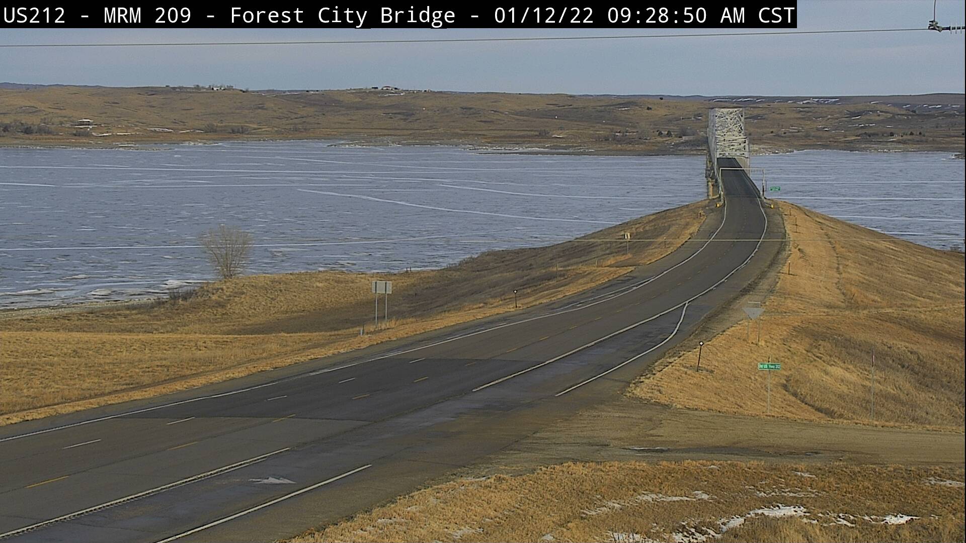 Traffic Cam US-212 at Forest City Bridge across Missouri River - North Player