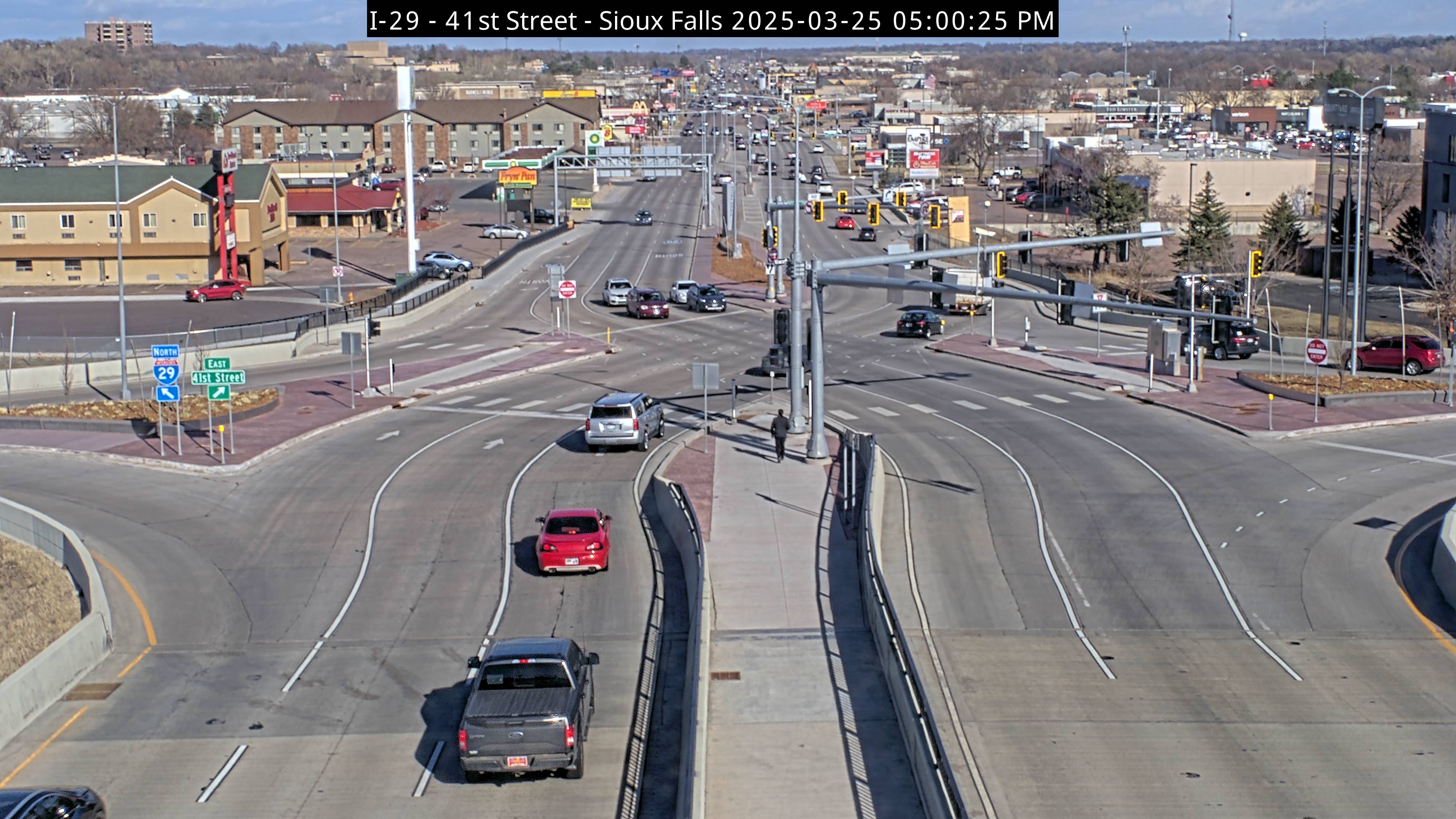 Traffic Cam I-29 @ W 41st St (Exit 77) - East Player