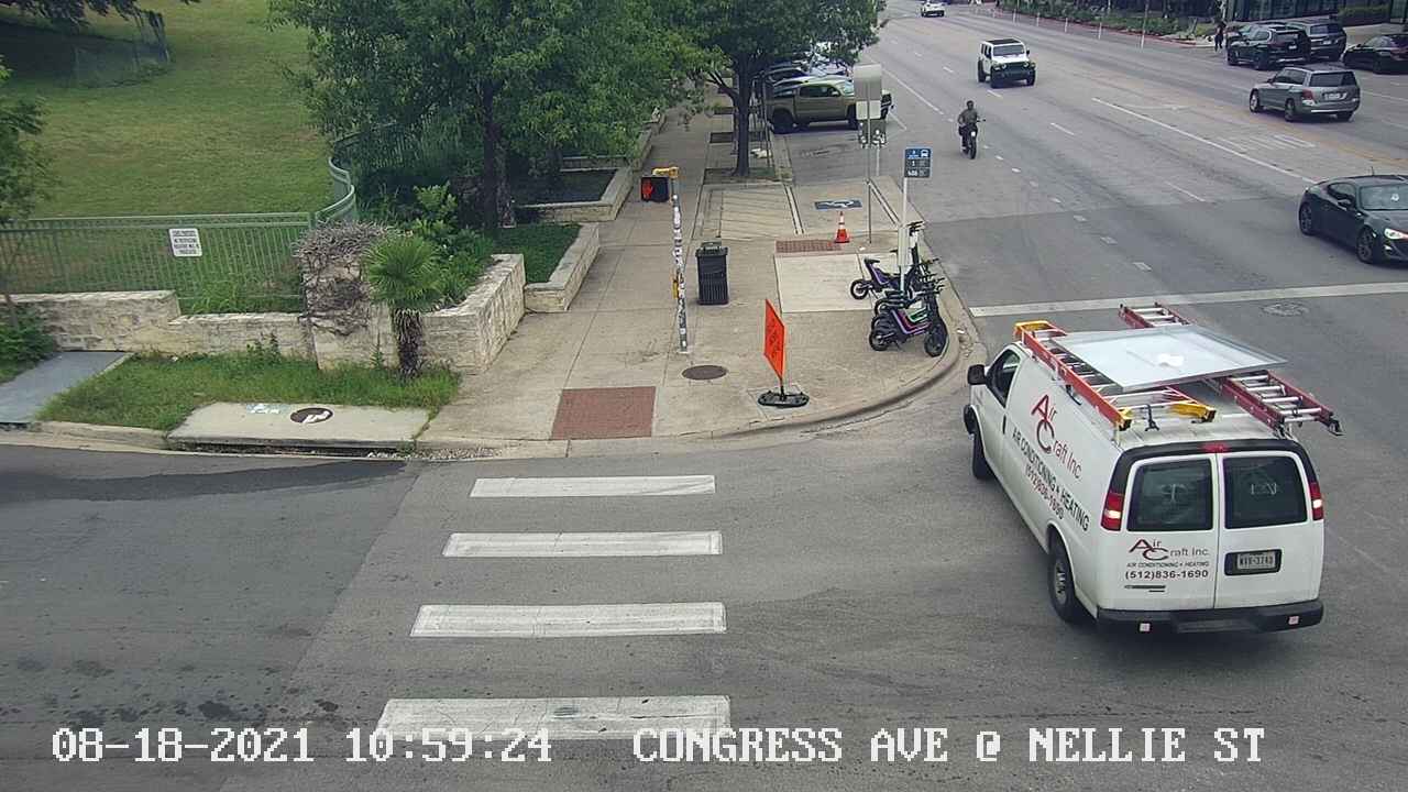 Traffic Cam  CONGRESS AVE / NELLIE ST Player