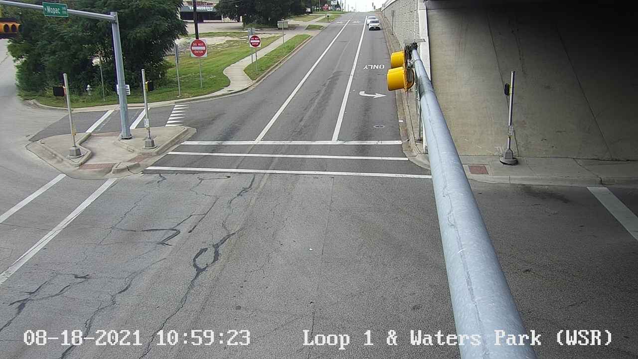  MOPAC EXPY SVRD / WATERS PARK RD Traffic Camera