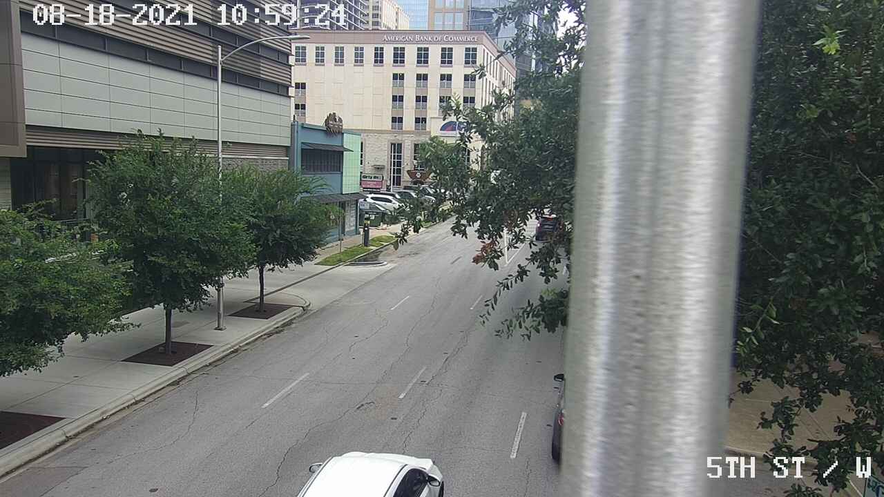 Traffic Cam  5TH ST / WEST AVE Player