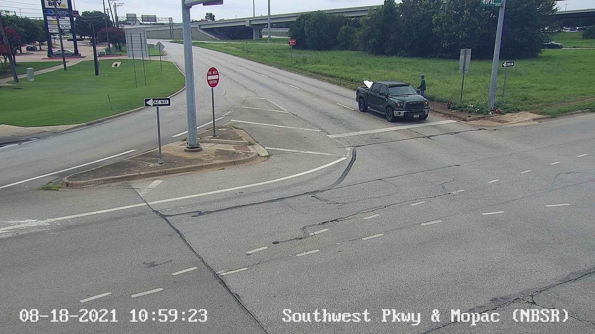 Traffic Cam  SOUTHWEST PKWY / MOPAC EXPY SVRD Player