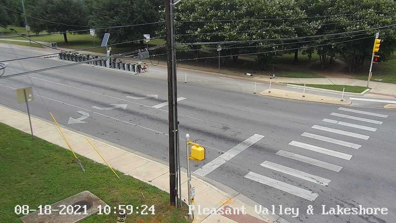 Traffic Cam  PLEASANT VALLEY RD / SOUTH LAKESHORE BLVD Player