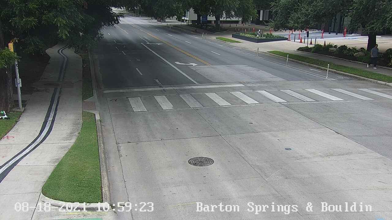 Traffic Cam  BARTON SPRINGS RD / BOULDIN AVE Player