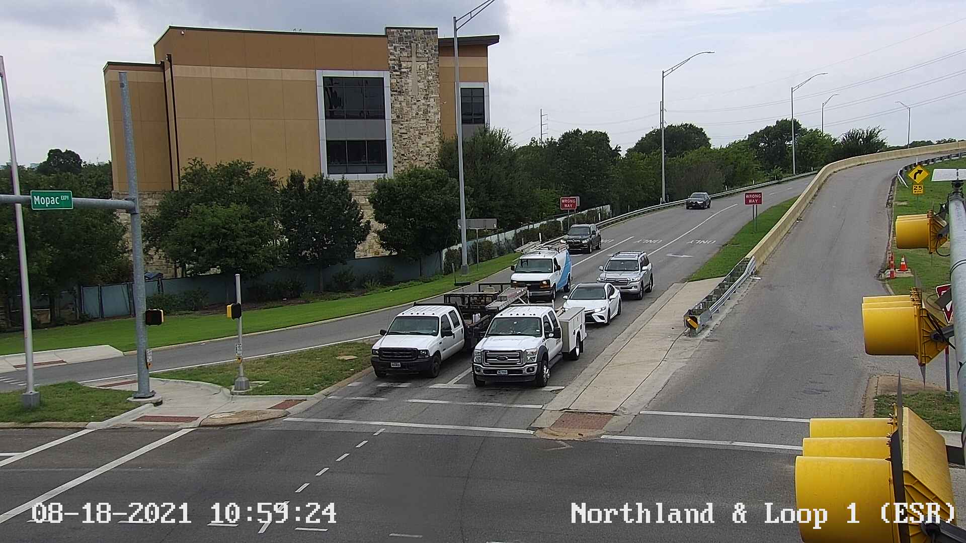Traffic Cam  MOPAC EXPY / NORTHLAND DR (East) Player