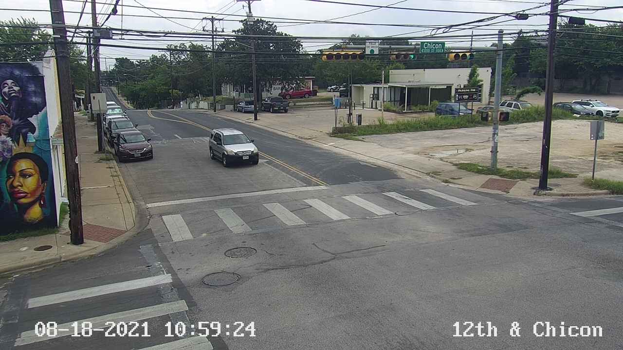 Traffic Cam  12TH ST / CHICON ST Player