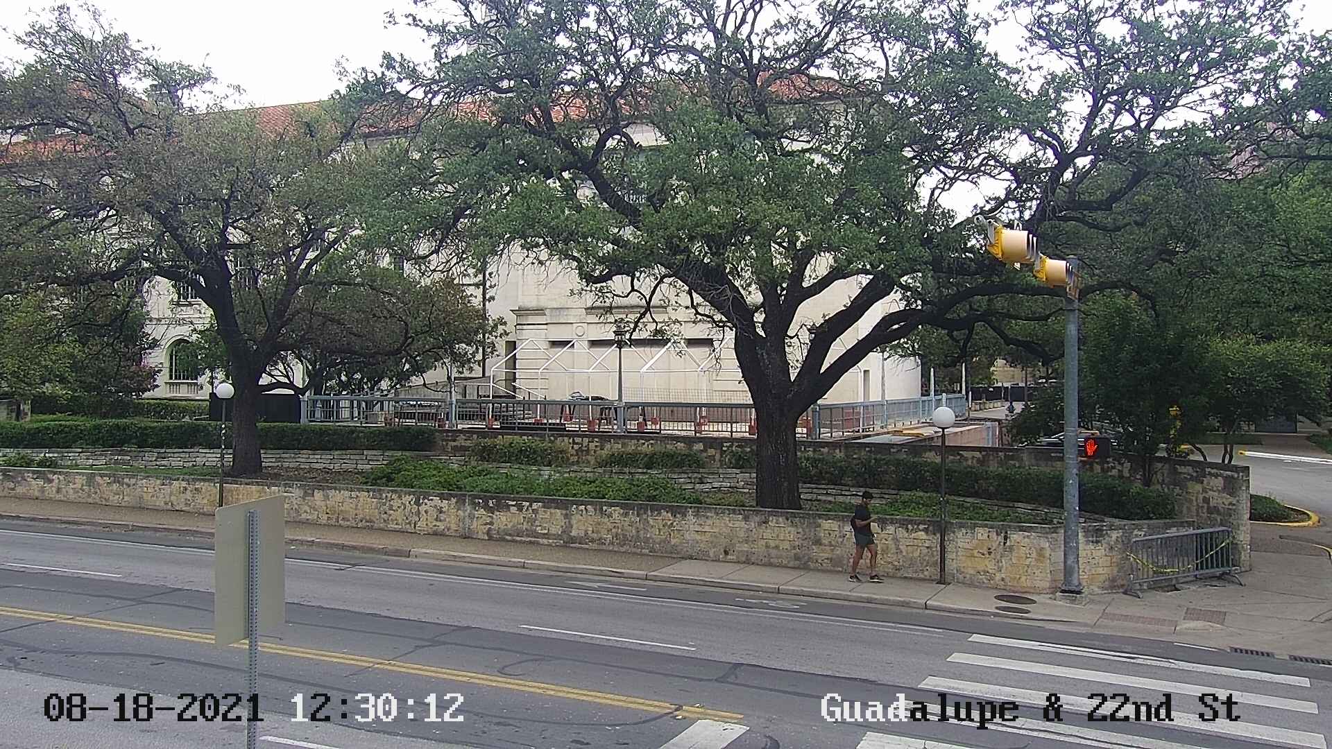 Traffic Cam  GUADALUPE ST / 22ND ST Player