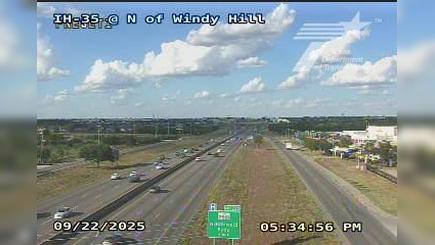 Traffic Cam Buda › North: I-35 @ N of Windy Hill Player