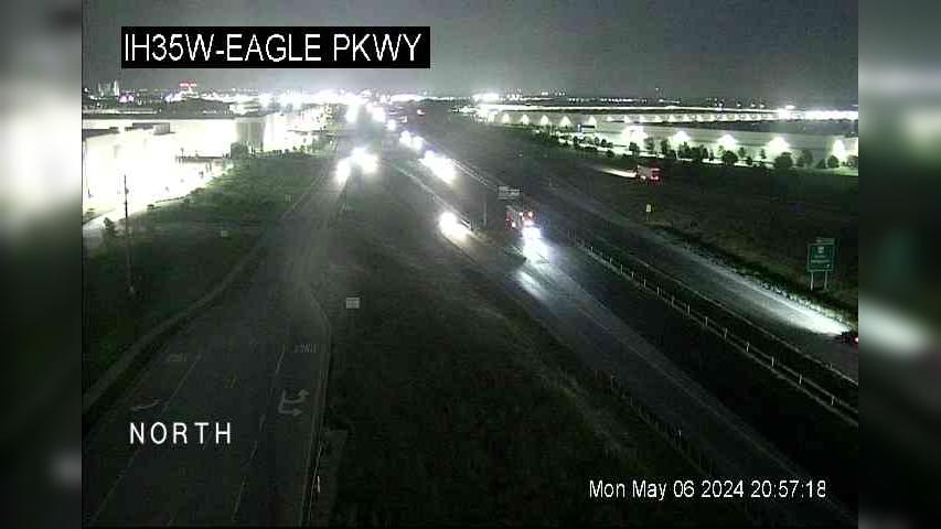 Traffic Cam Fort Worth › North: I-35W @ Eagle Pkwy Player