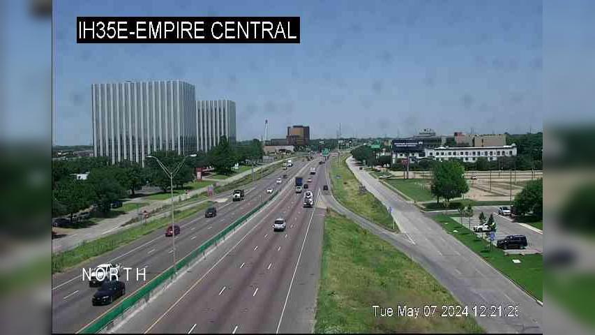 Traffic Cam Dallas › North: I-35E @ Empire Central Player