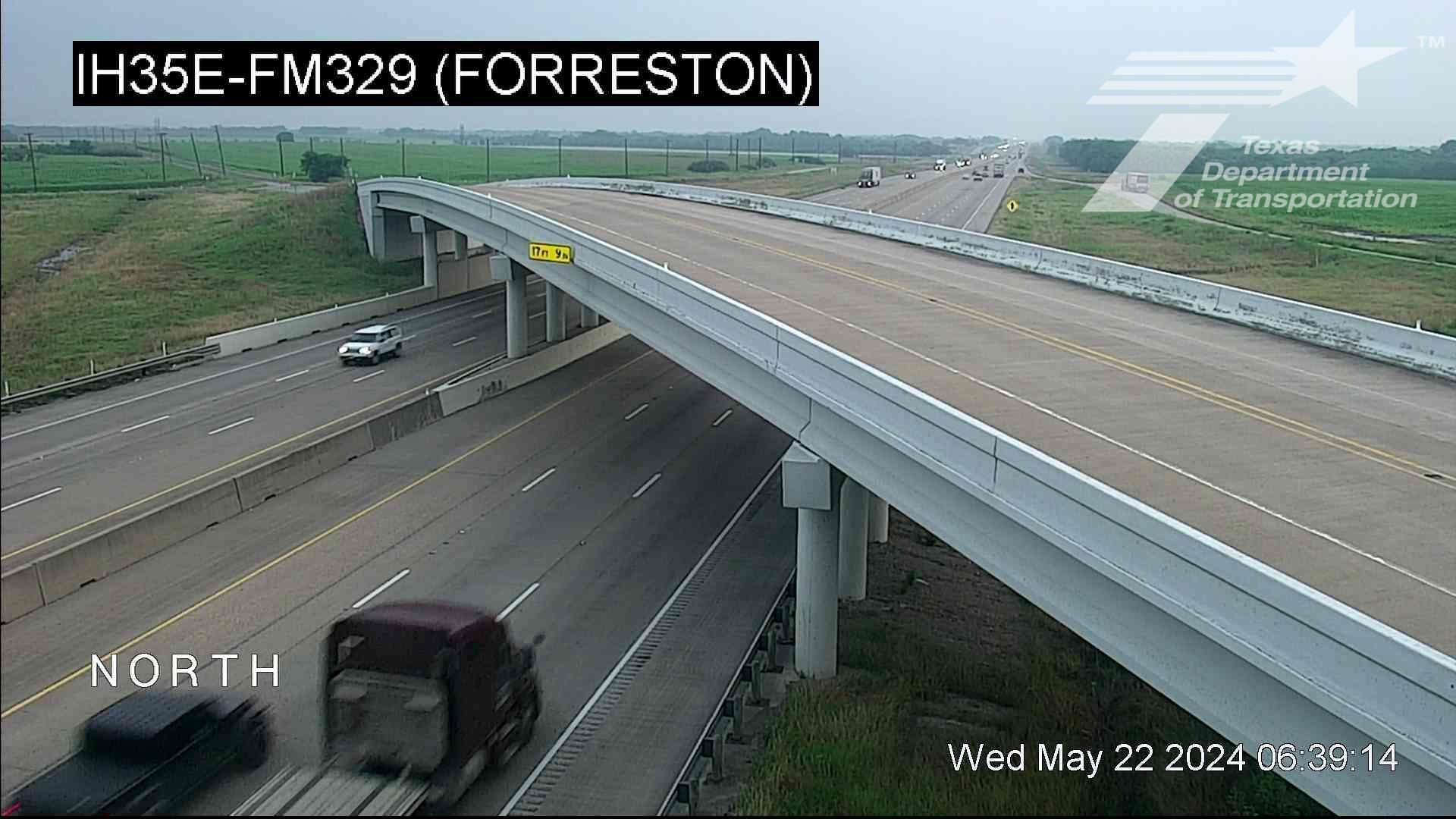 Forreston › North: I-35E @ FM329 Traffic Camera