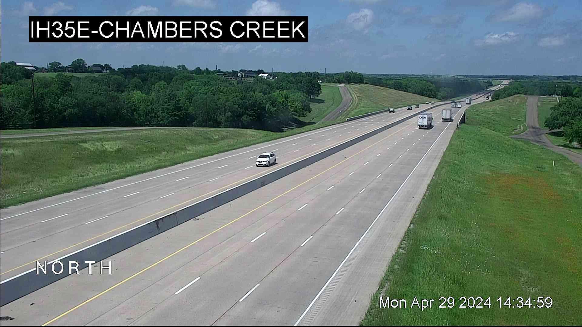 Traffic Cam Italy › North: I-35E @ Chambers Creek Player