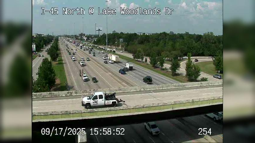 Oak Ridge North › South: I-45 North @ Lake Woodlands Dr Traffic Camera