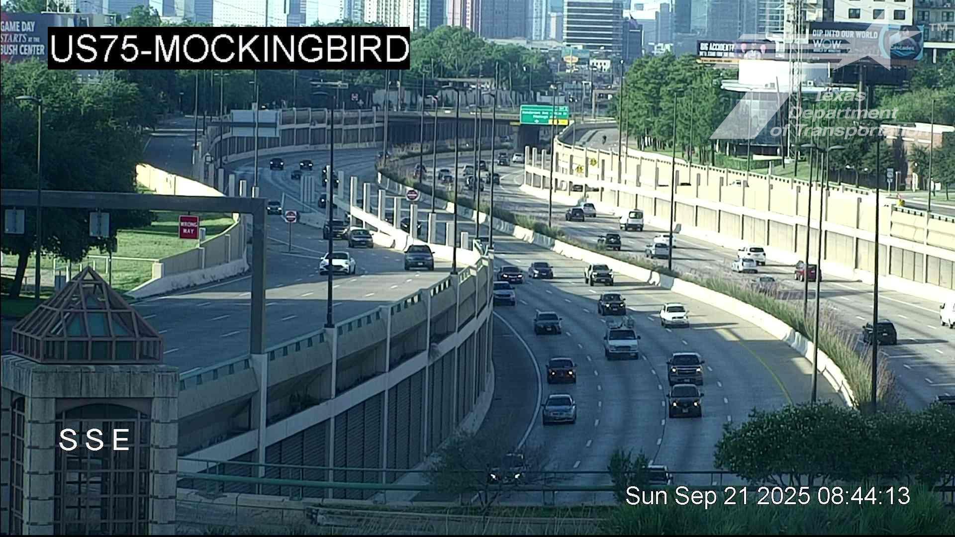 University Crossing PID › North: US75 @ Mockingbird Traffic Camera