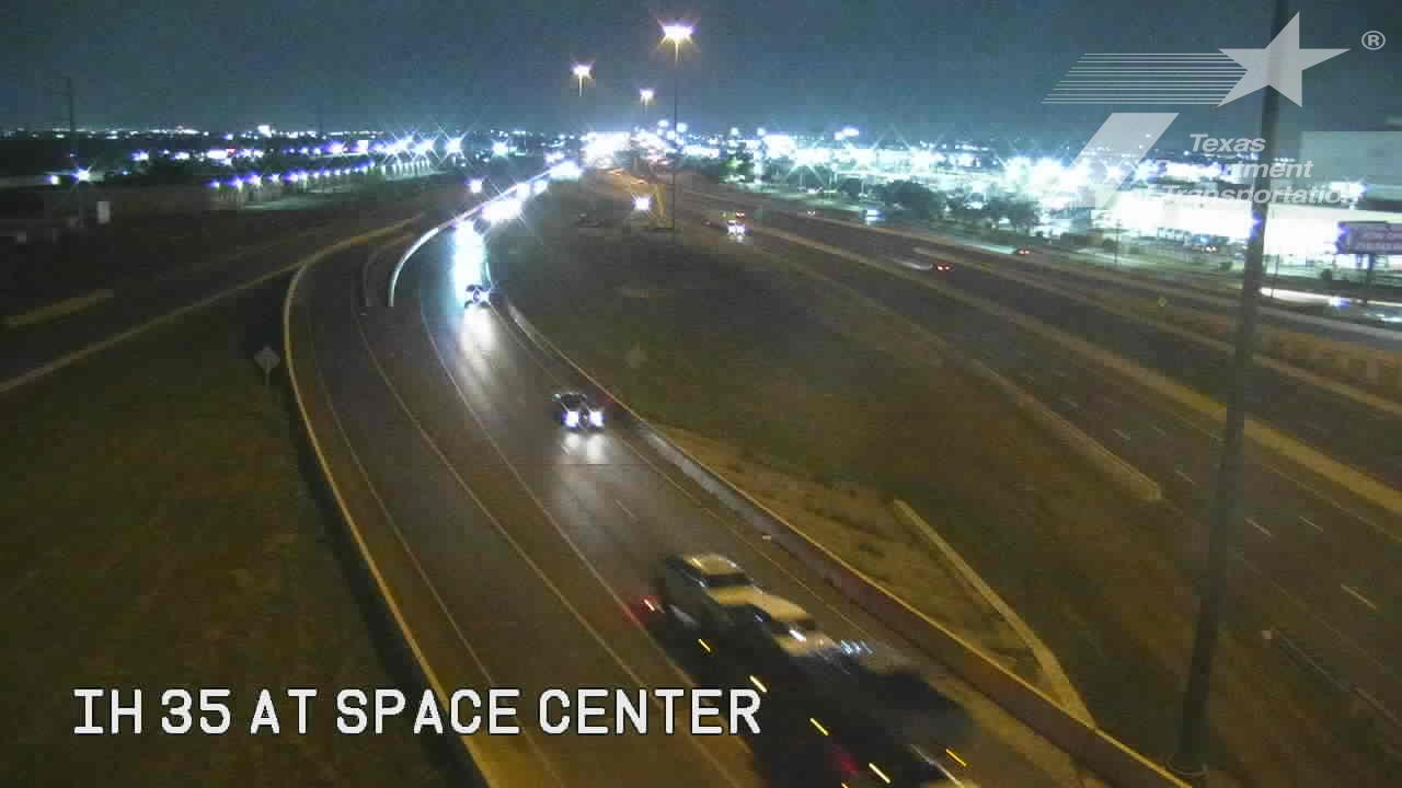 Traffic Cam San Antonio › North: IH 35 at Space Center Player