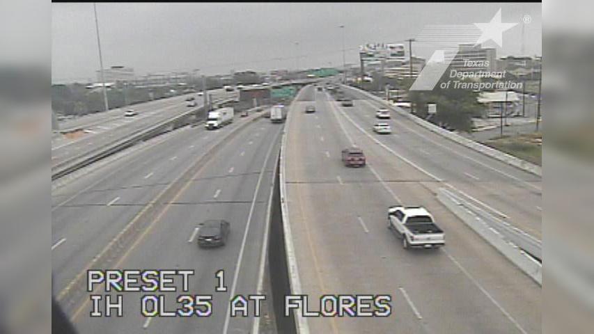 Traffic Cam San Antonio › North: IH 35 at Flores (Lower Lvl) Player