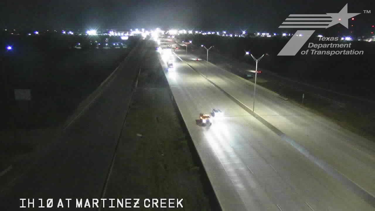 Traffic Cam San Antonio › East: IH 10 at Martinez Creek Player