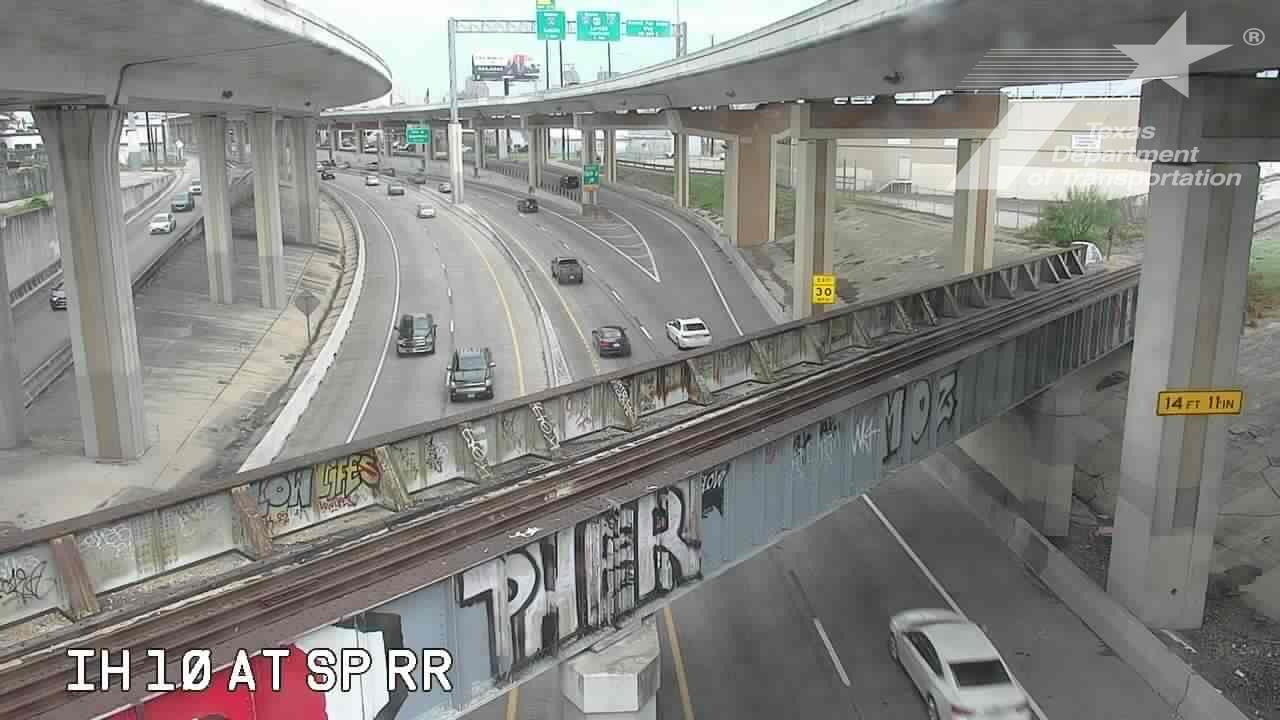 Traffic Cam San Antonio › East: IH 10 at SP RR Player