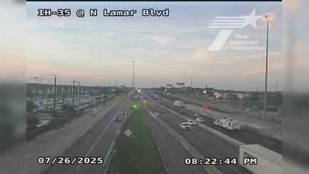 Traffic Cam Austin › North: I-35 @ N Lamar Blvd Player