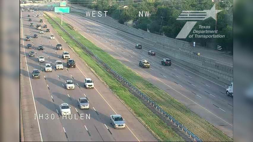 Traffic Cam Fort Worth › East: I-30 @ Hulen Player