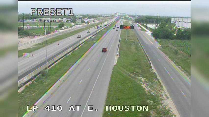 Traffic Cam San Antonio › North: LP 410 at E Houston St Player
