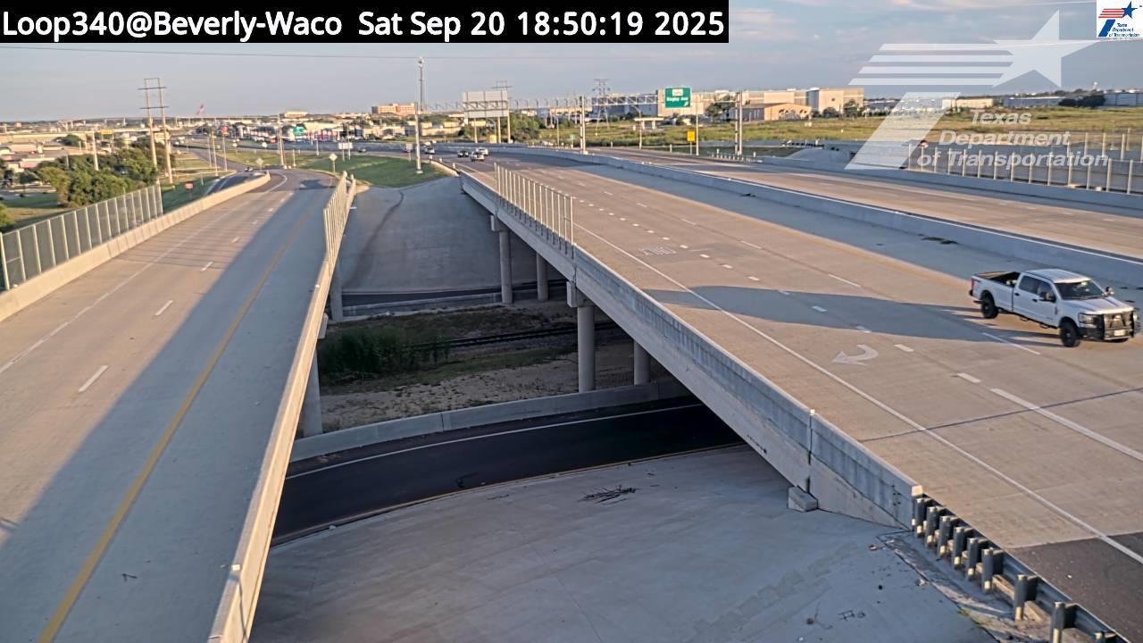 Traffic Cam Jewell › North: LP340@Beverly-Waco Player