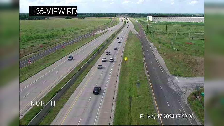 Traffic Cam Sanger › North: I-35 @ View Rd Player